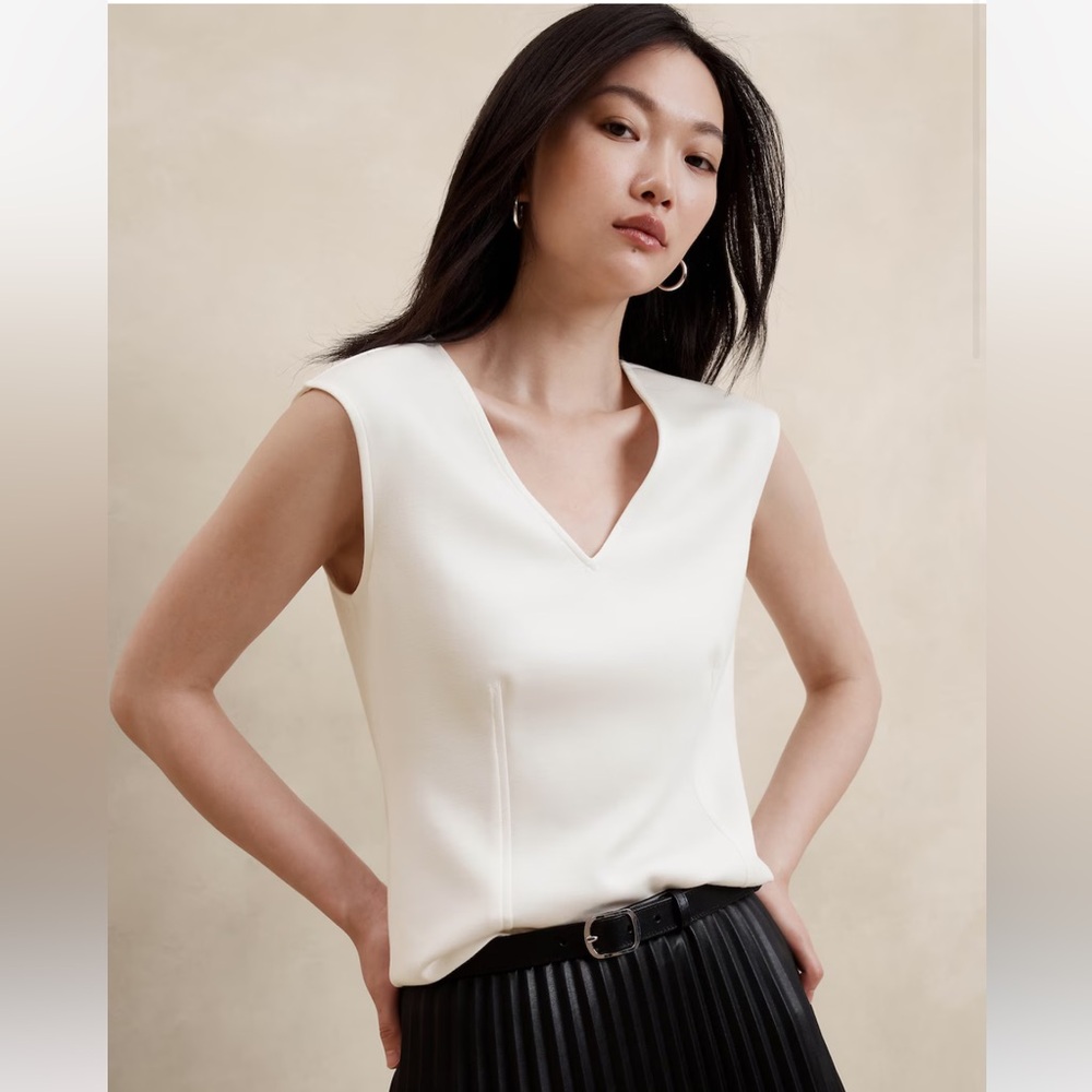 Banana Republic Ivory V-Neck Sleeveless Top